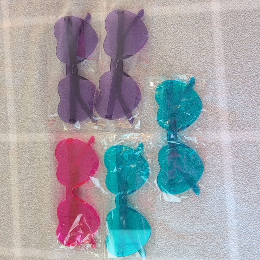 NWOT Set of 5 Colored Heart Sunglasses